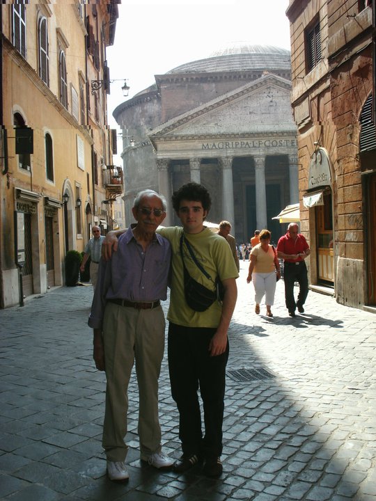 Con Emilio Balcarce en el Panteón de Roma